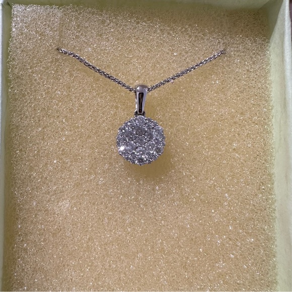 Circle diamond necklace